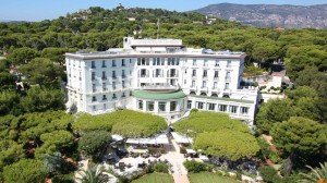 The Grand Hôtel du Cap Ferrat is one of the most prestigious addresses in the Côte d’Azur. . .   Photo:  Grand Hôtel du Cap Ferrat