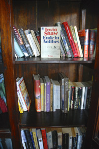 We discover Antibes in a Botswana bookcase. 
