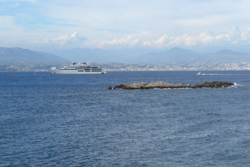 katara superyacht and grande grenille at Antibes
