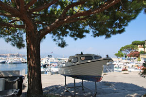 Could Picasso’s footsteps have traced Antibes’ boardwalk this far?