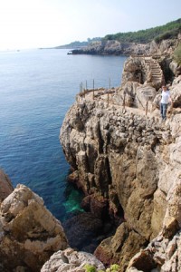 Hiking the Sentier Touristique de Tirepoil is one of the best ways to glimpse Cap d’Antibes’ sumptuous villas...