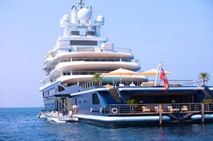 Abramovich’s new boat looks pretty welcoming.
